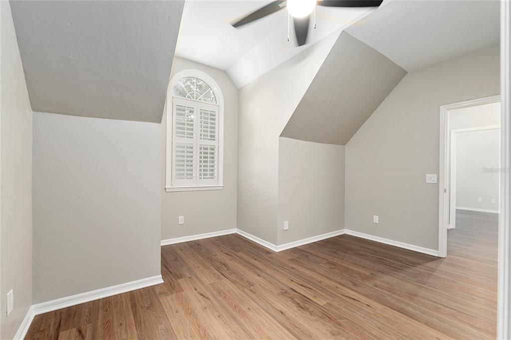 合同活跃: $599,999 (4 贝兹, 3 浴室, 2624 平方英尺)