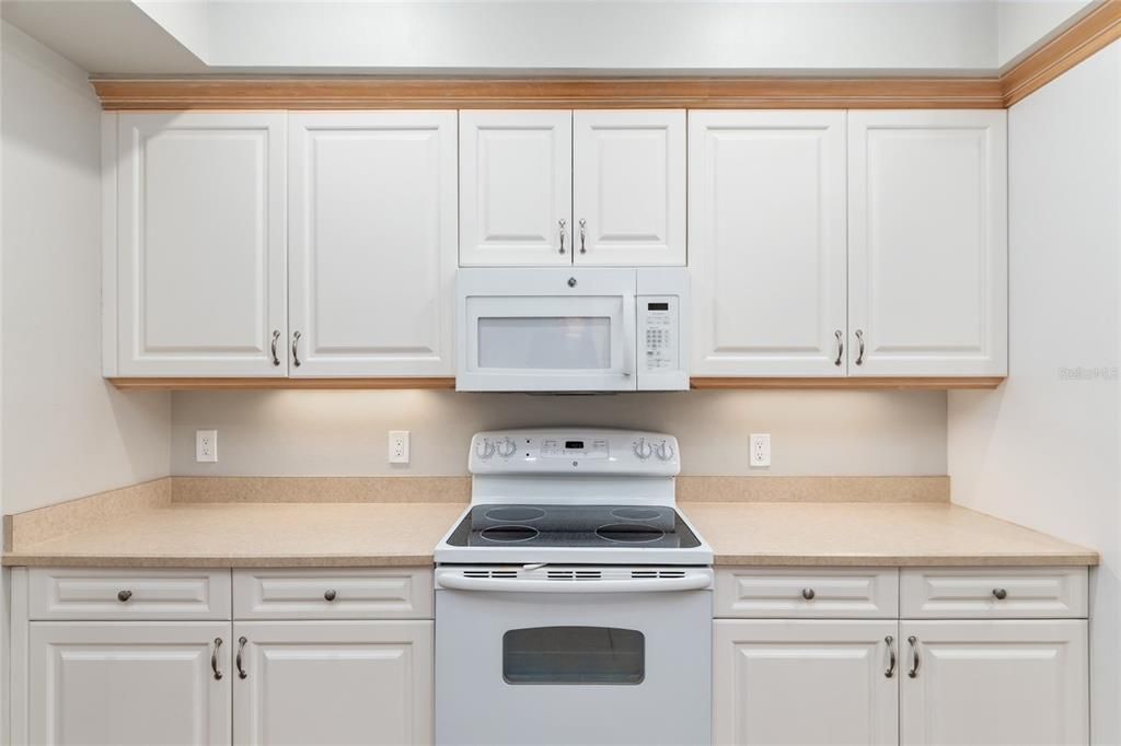 合同活跃: $599,999 (4 贝兹, 3 浴室, 2624 平方英尺)