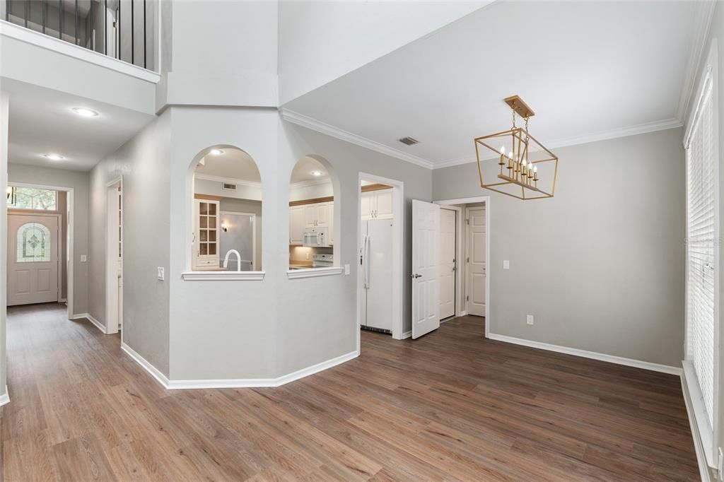 合同活跃: $599,999 (4 贝兹, 3 浴室, 2624 平方英尺)