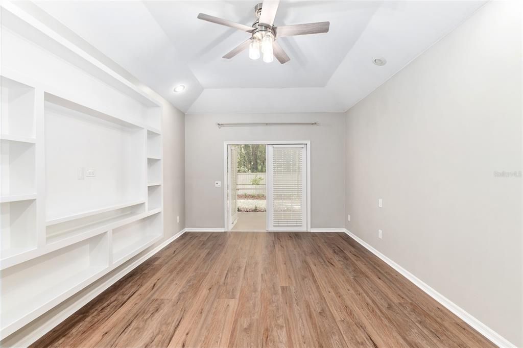 合同活跃: $599,999 (4 贝兹, 3 浴室, 2624 平方英尺)