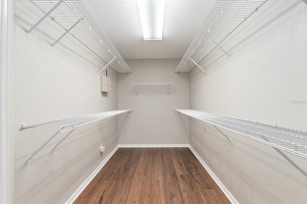 合同活跃: $599,999 (4 贝兹, 3 浴室, 2624 平方英尺)