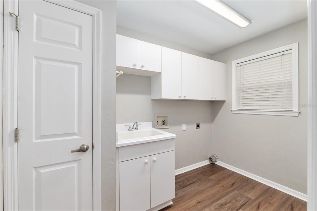 合同活跃: $599,999 (4 贝兹, 3 浴室, 2624 平方英尺)