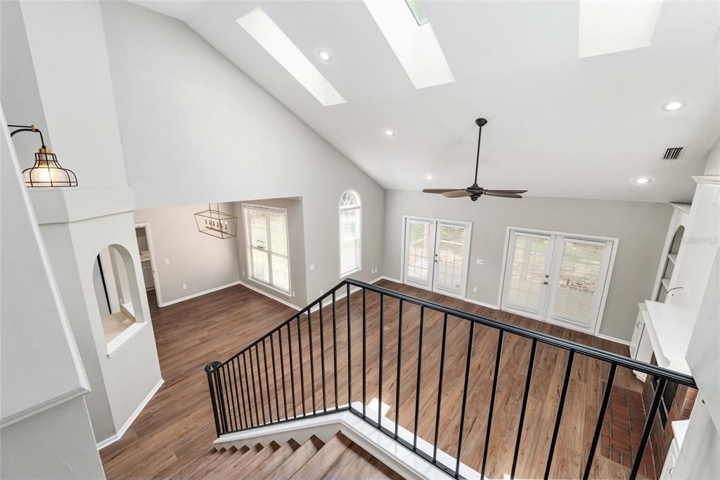 合同活跃: $599,999 (4 贝兹, 3 浴室, 2624 平方英尺)