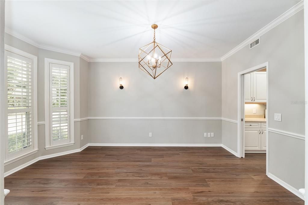 合同活跃: $599,999 (4 贝兹, 3 浴室, 2624 平方英尺)