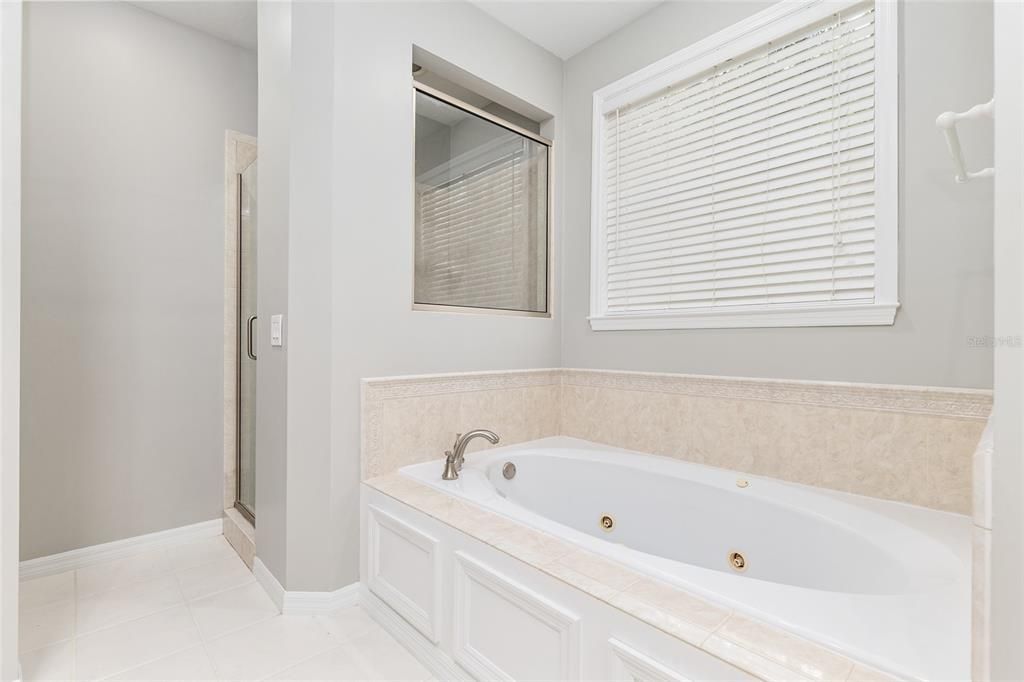 合同活跃: $599,999 (4 贝兹, 3 浴室, 2624 平方英尺)