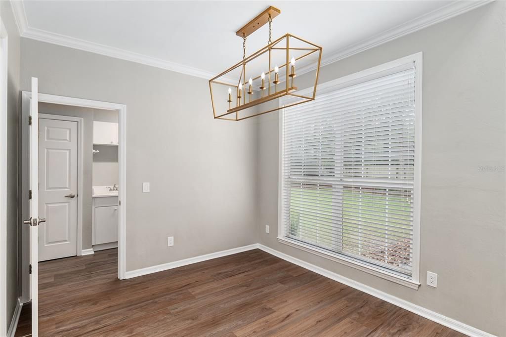 合同活跃: $599,999 (4 贝兹, 3 浴室, 2624 平方英尺)