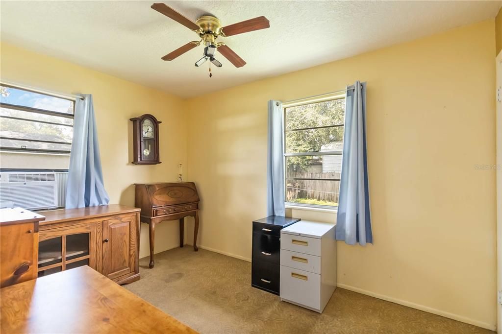 For Sale: $229,900 (3 beds, 1 baths, 965 Square Feet)