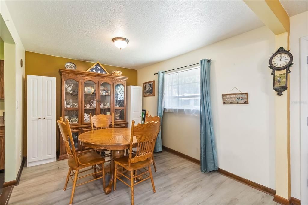 For Sale: $229,900 (3 beds, 1 baths, 965 Square Feet)