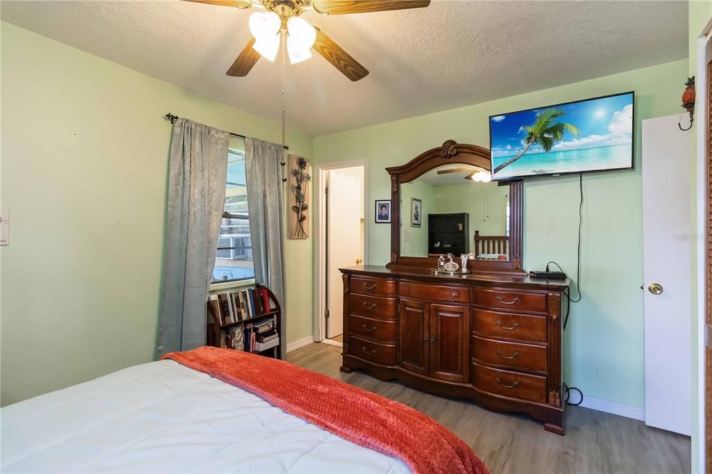 For Sale: $229,900 (3 beds, 1 baths, 965 Square Feet)