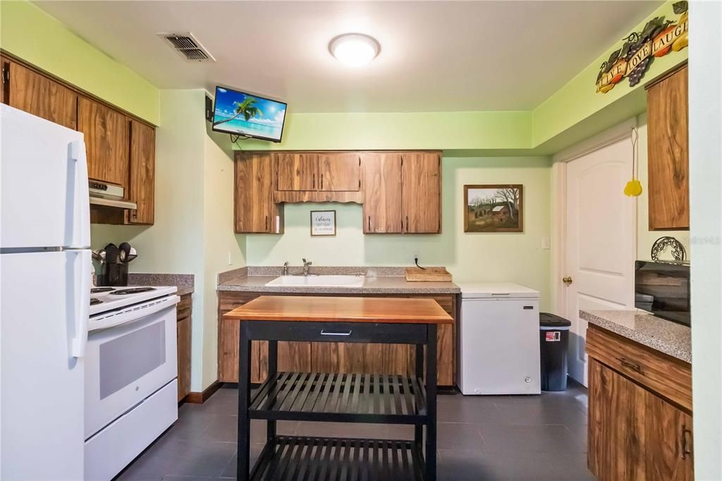 For Sale: $229,900 (3 beds, 1 baths, 965 Square Feet)