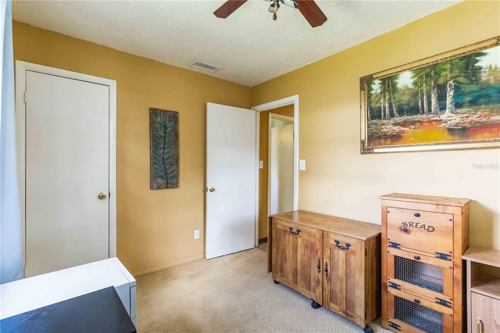 For Sale: $229,900 (3 beds, 1 baths, 965 Square Feet)