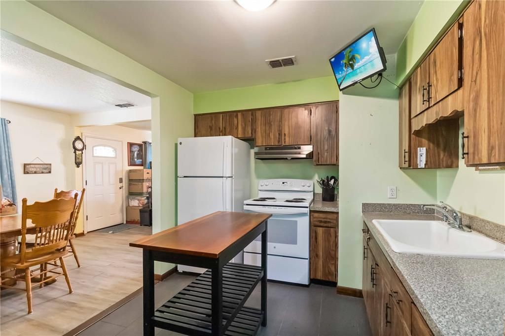 For Sale: $229,900 (3 beds, 1 baths, 965 Square Feet)