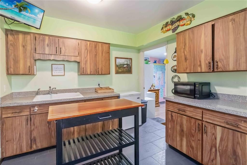 For Sale: $229,900 (3 beds, 1 baths, 965 Square Feet)