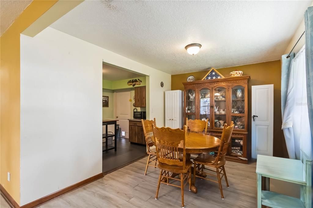 For Sale: $229,900 (3 beds, 1 baths, 965 Square Feet)