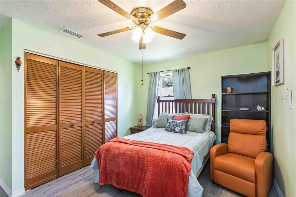 For Sale: $229,900 (3 beds, 1 baths, 965 Square Feet)