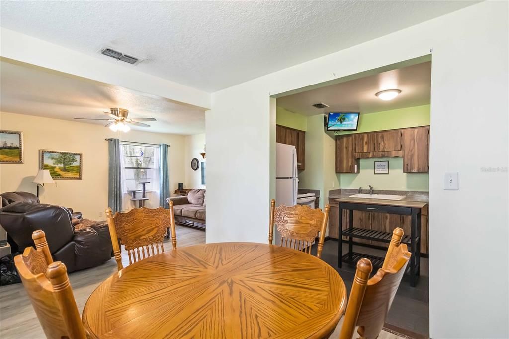 For Sale: $229,900 (3 beds, 1 baths, 965 Square Feet)