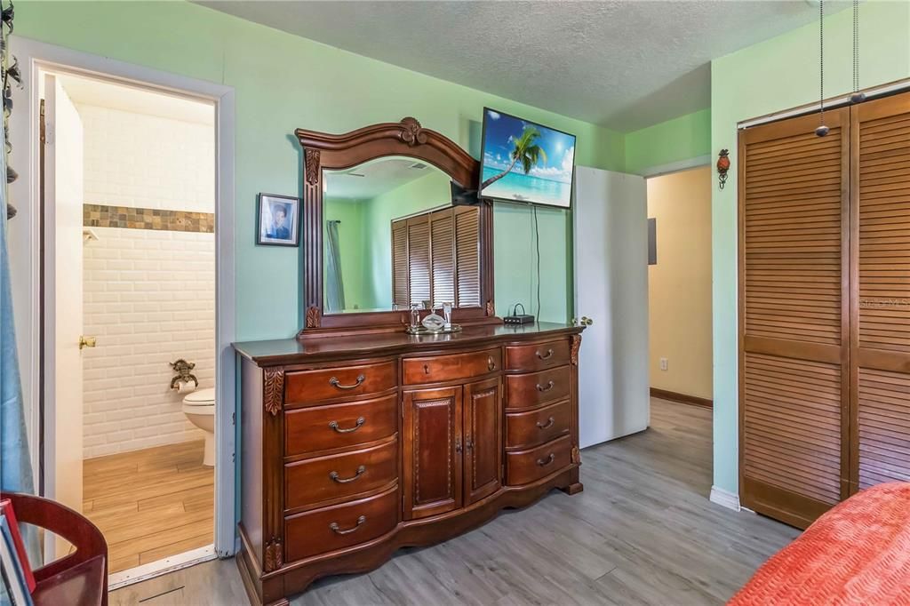 For Sale: $229,900 (3 beds, 1 baths, 965 Square Feet)