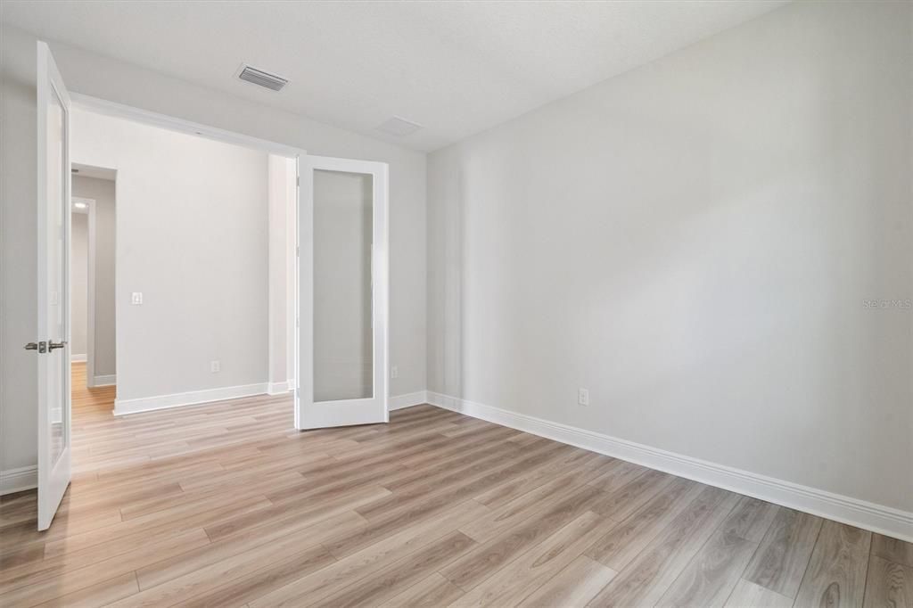 合同活跃: $619,990 (3 贝兹, 3 浴室, 2529 平方英尺)