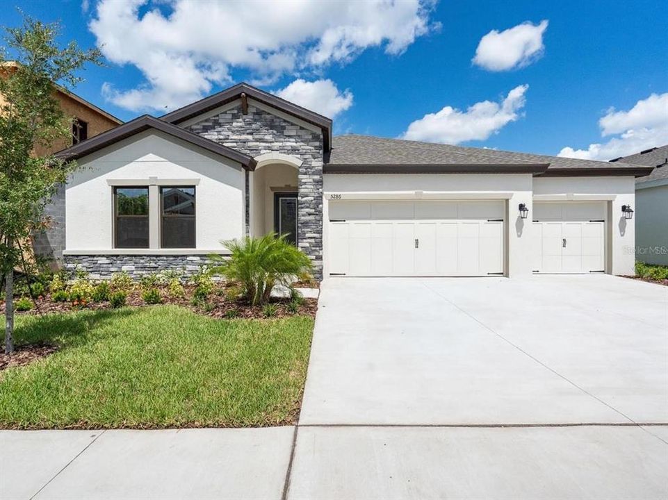 合同活跃: $619,990 (3 贝兹, 3 浴室, 2529 平方英尺)