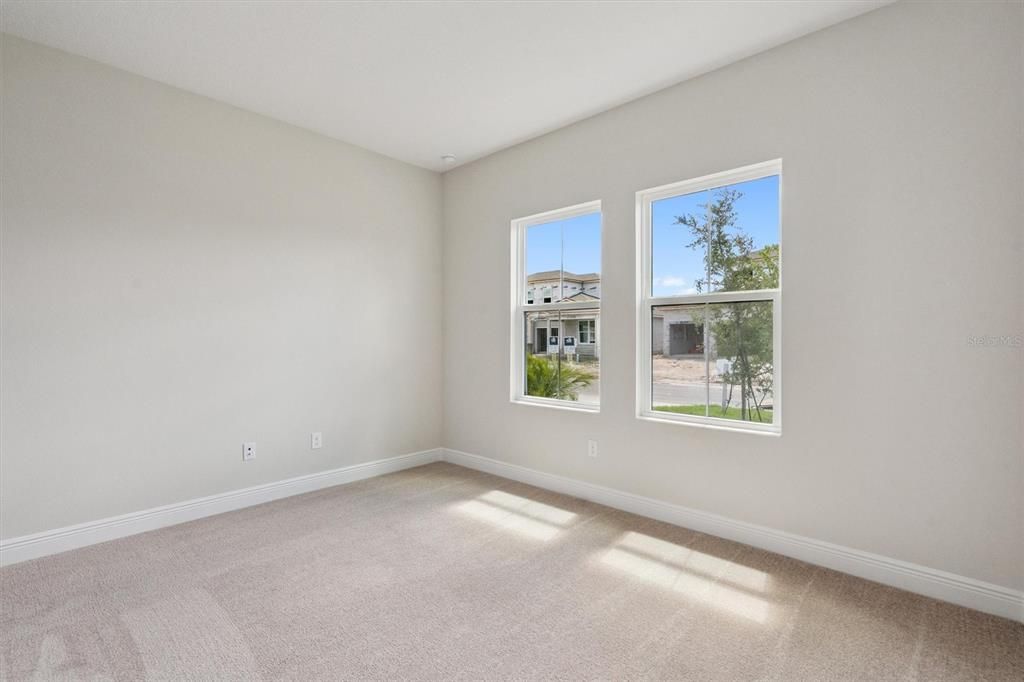 合同活跃: $619,990 (3 贝兹, 3 浴室, 2529 平方英尺)