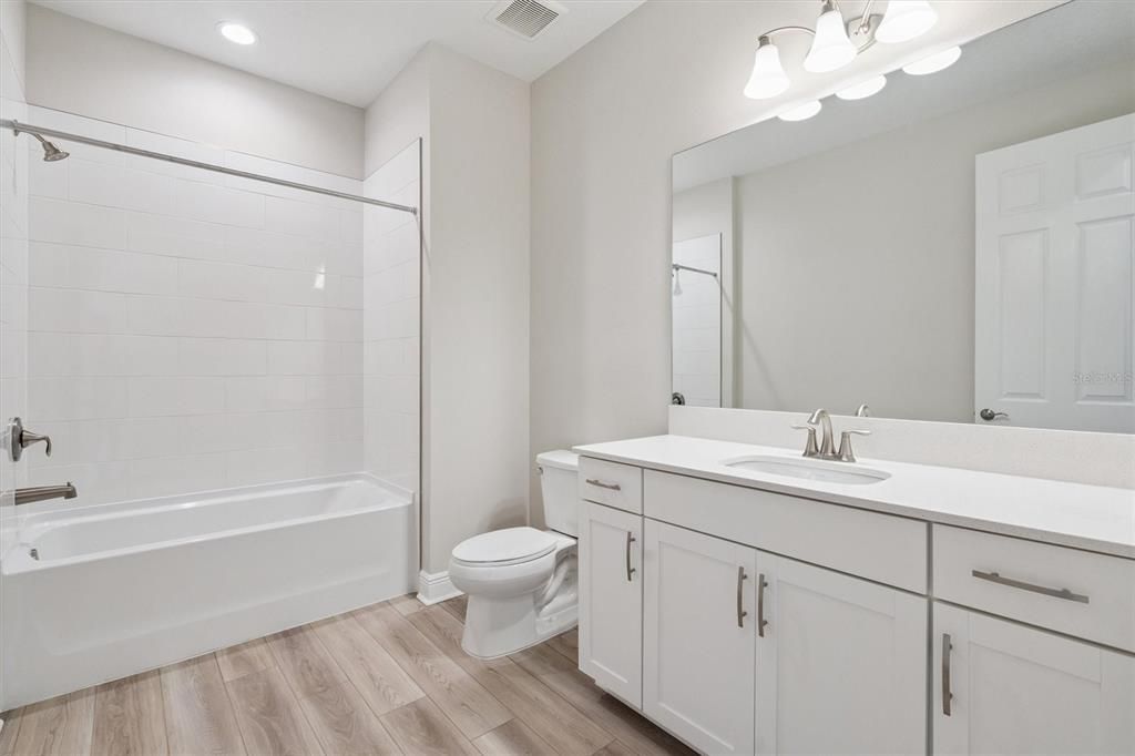 合同活跃: $619,990 (3 贝兹, 3 浴室, 2529 平方英尺)