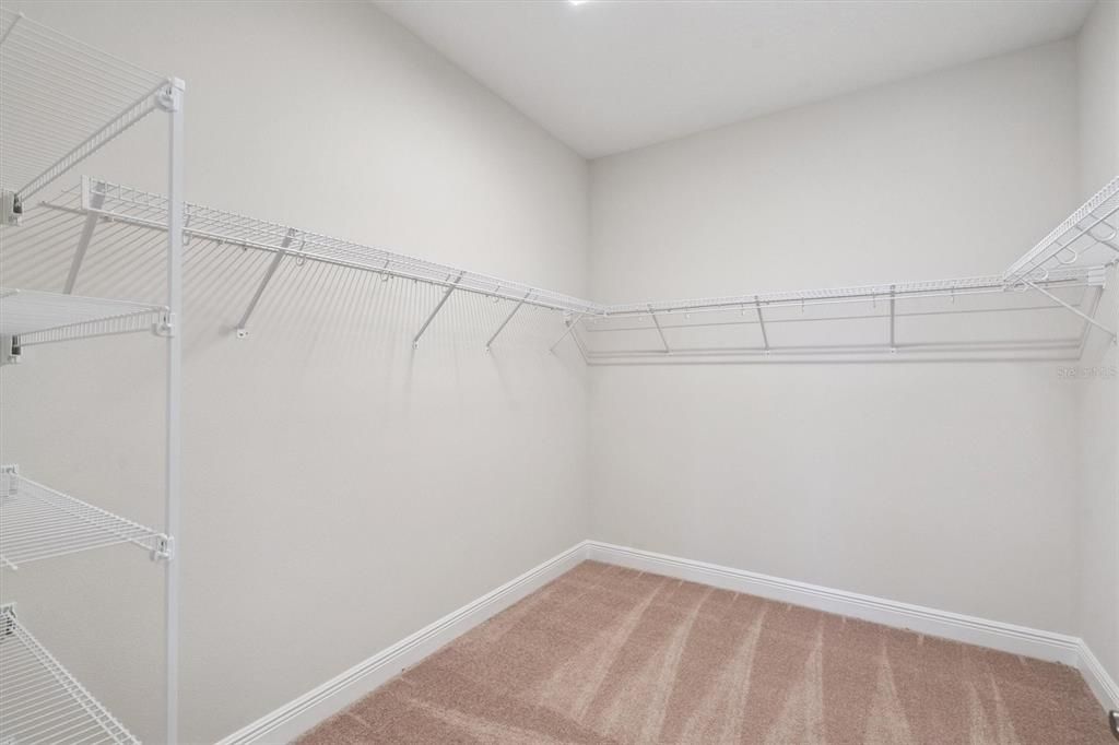 合同活跃: $619,990 (3 贝兹, 3 浴室, 2529 平方英尺)