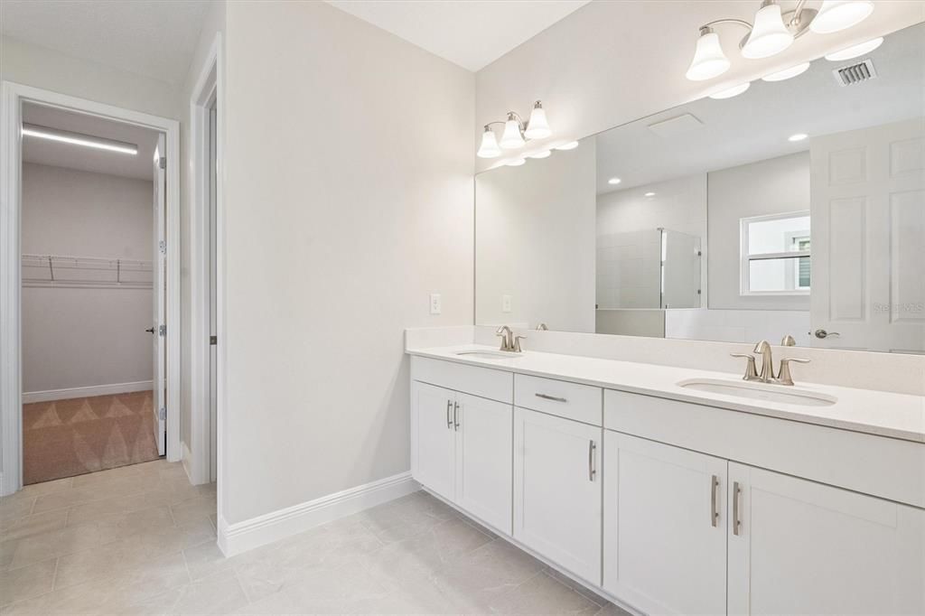 合同活跃: $619,990 (3 贝兹, 3 浴室, 2529 平方英尺)