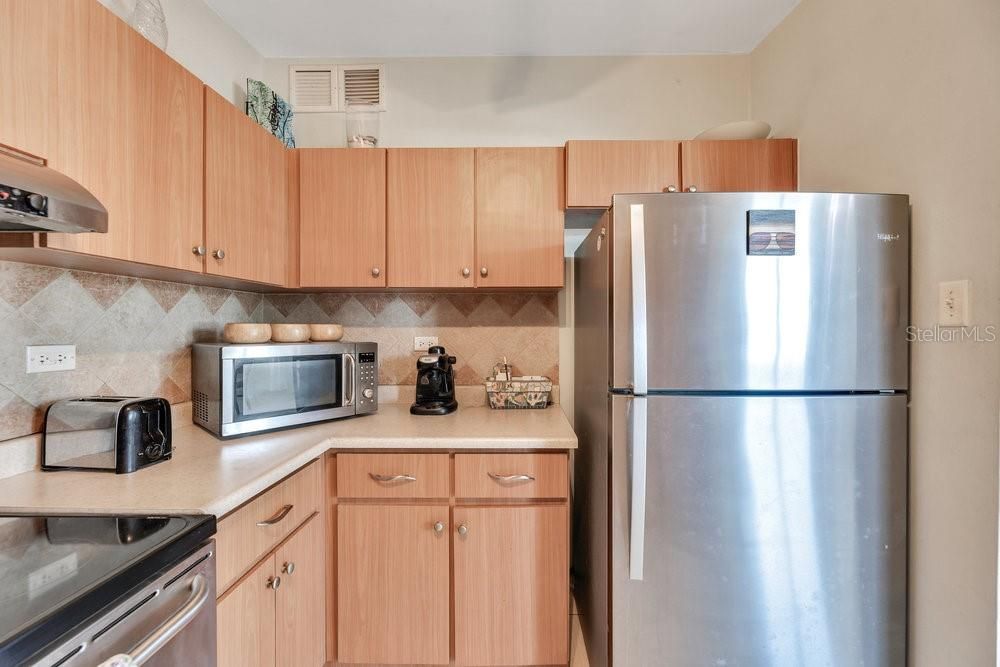 For Rent: $2,250 (2 beds, 2 baths, 1300 Square Feet)