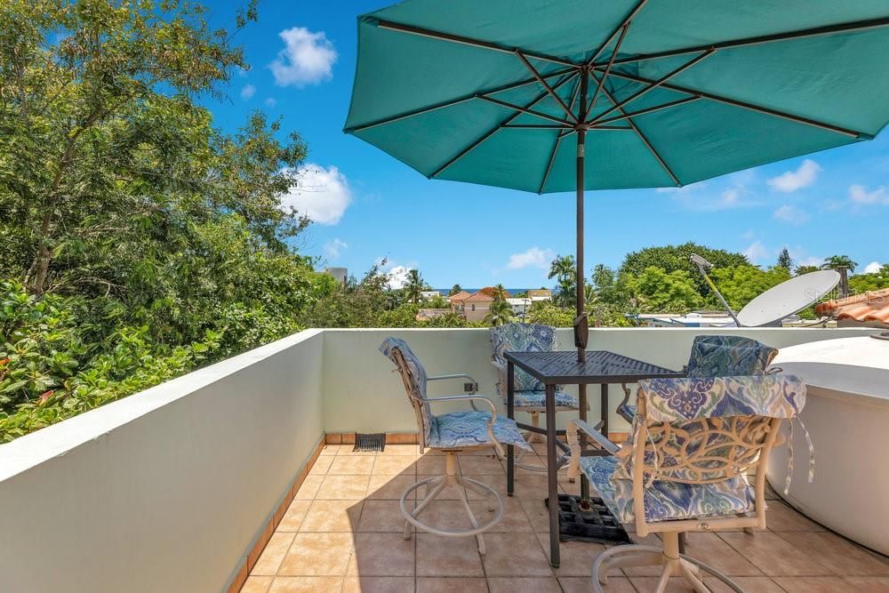 For Rent: $2,250 (2 beds, 2 baths, 1300 Square Feet)