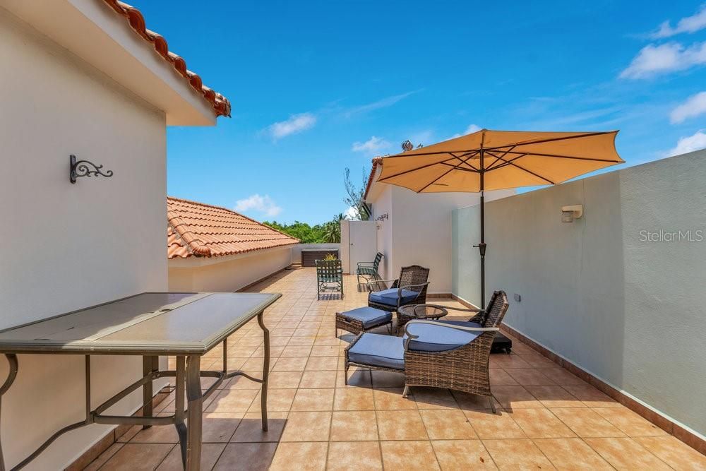 For Rent: $2,250 (2 beds, 2 baths, 1300 Square Feet)