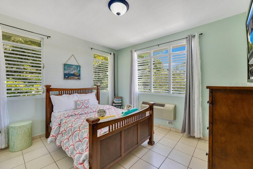 For Rent: $2,250 (2 beds, 2 baths, 1300 Square Feet)