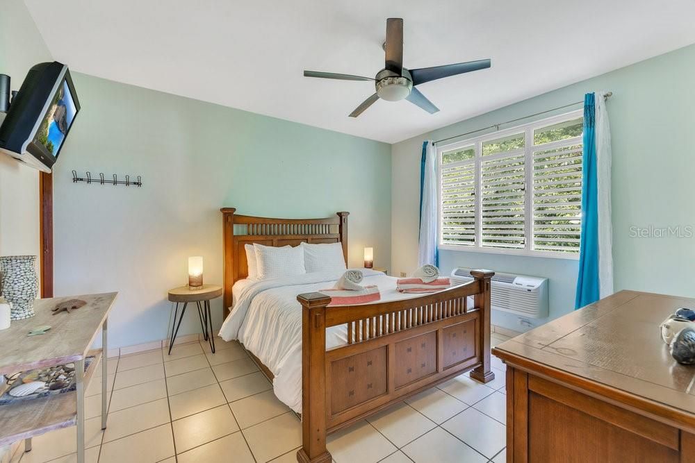 For Rent: $2,250 (2 beds, 2 baths, 1300 Square Feet)