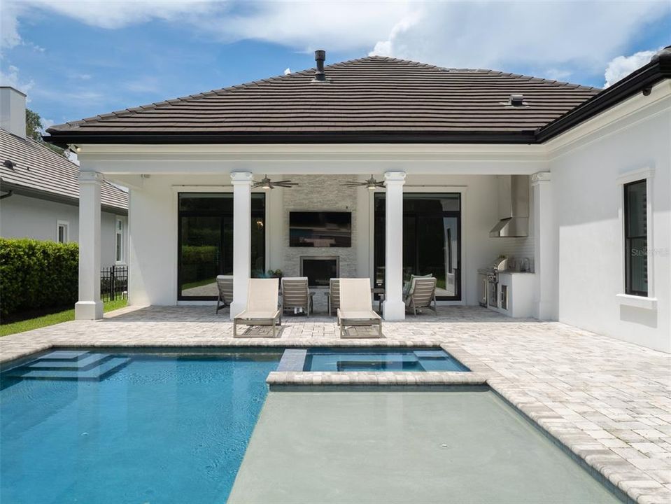 For Sale: $2,495,000 (3 beds, 3 baths, 2690 Square Feet)