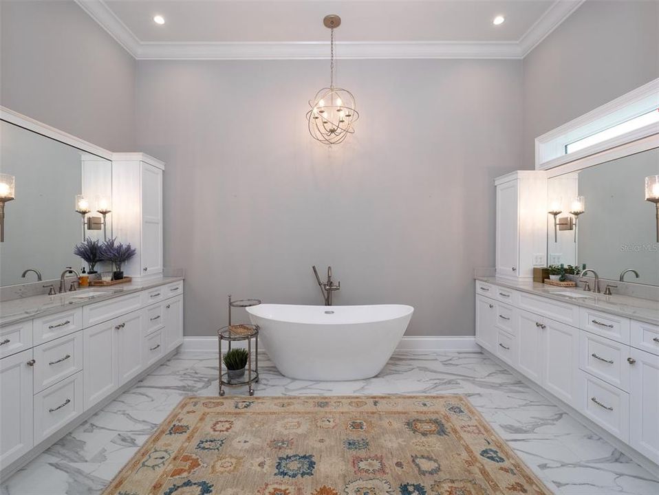 For Sale: $2,495,000 (3 beds, 3 baths, 2690 Square Feet)