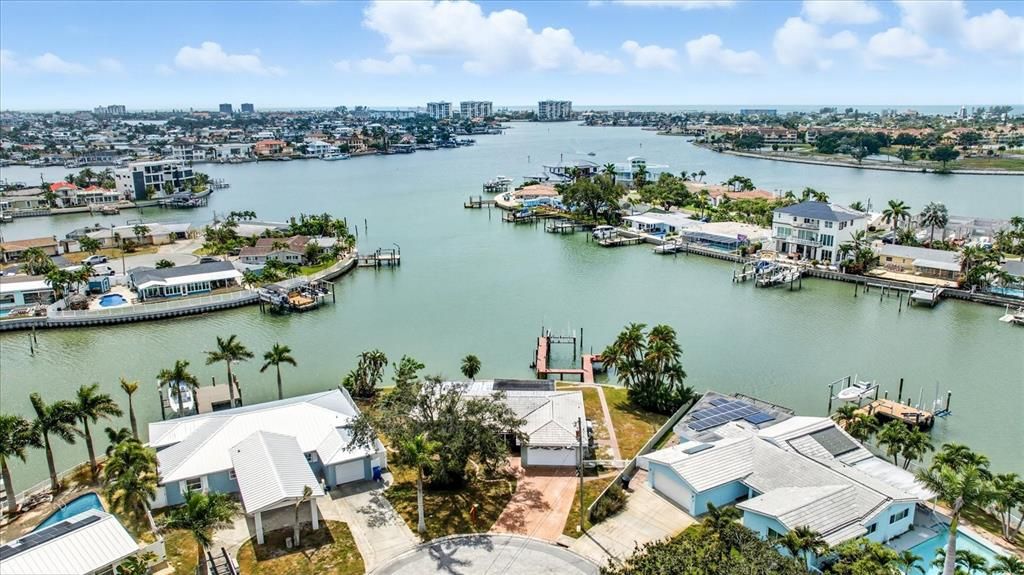 For Sale: $1,400,000 (2 beds, 2 baths, 1472 Square Feet)