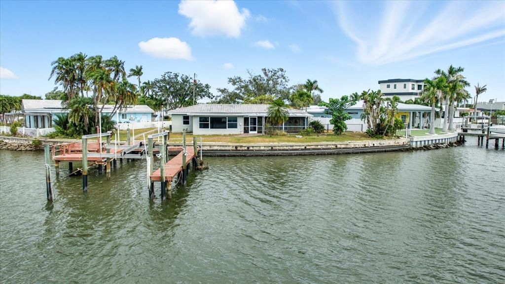 For Sale: $1,400,000 (2 beds, 2 baths, 1472 Square Feet)