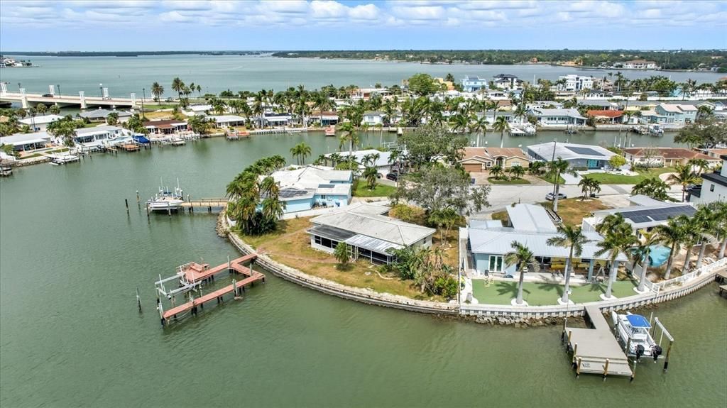 For Sale: $1,400,000 (2 beds, 2 baths, 1472 Square Feet)