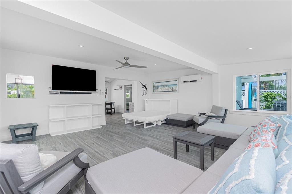 出租: $11,200 (2 贝兹, 2 浴室, 1024 平方英尺)