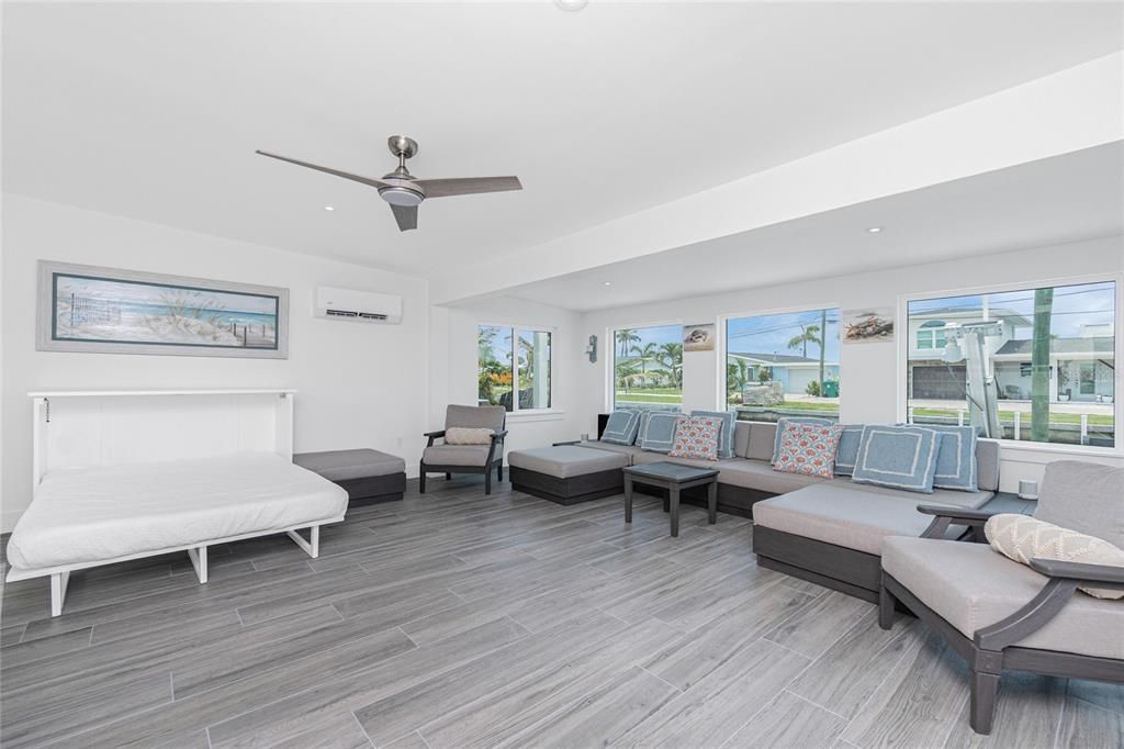 出租: $11,200 (2 贝兹, 2 浴室, 1024 平方英尺)