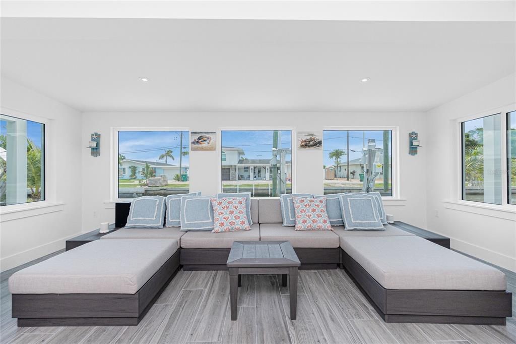 出租: $11,200 (2 贝兹, 2 浴室, 1024 平方英尺)