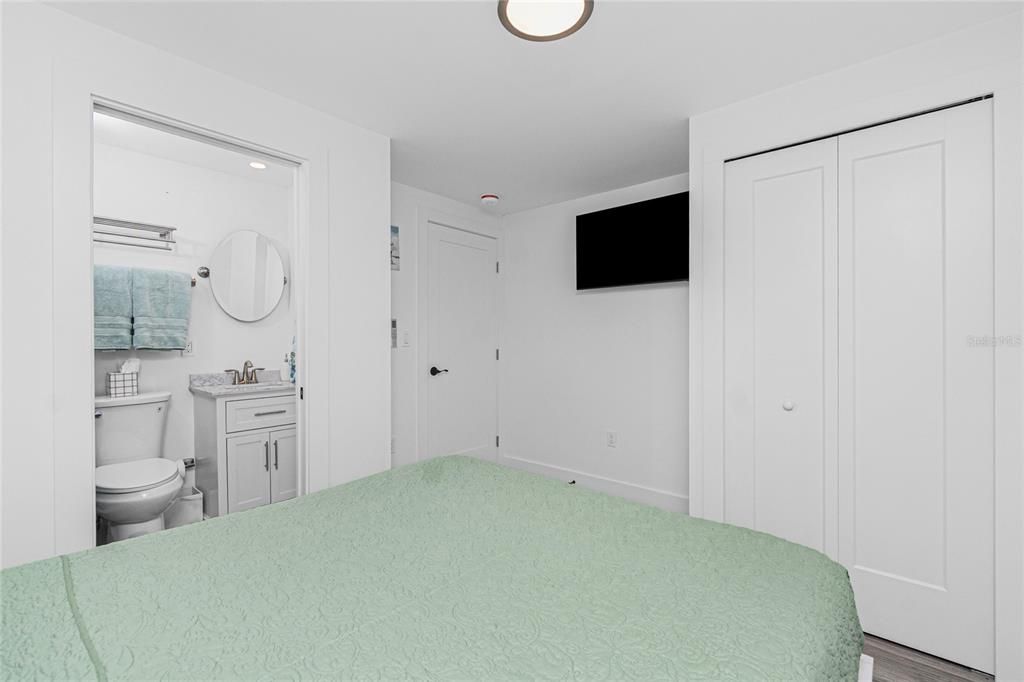 出租: $11,200 (2 贝兹, 2 浴室, 1024 平方英尺)