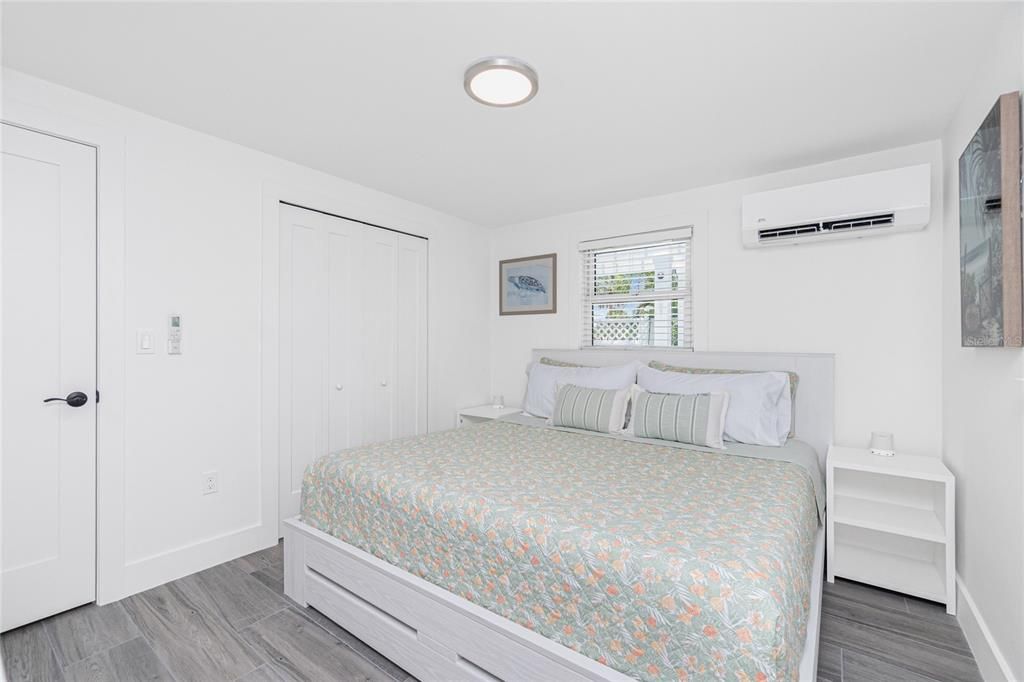 出租: $11,200 (2 贝兹, 2 浴室, 1024 平方英尺)