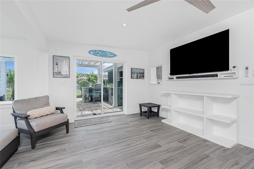 出租: $11,200 (2 贝兹, 2 浴室, 1024 平方英尺)