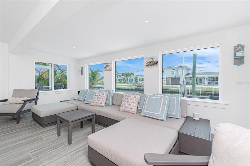 出租: $11,200 (2 贝兹, 2 浴室, 1024 平方英尺)