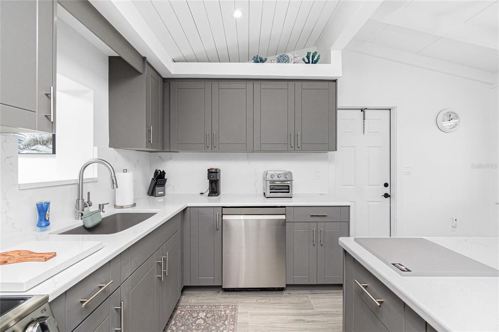 出租: $11,200 (2 贝兹, 2 浴室, 1024 平方英尺)