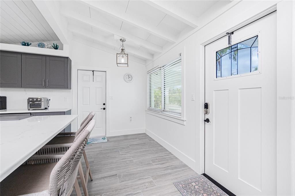 出租: $11,200 (2 贝兹, 2 浴室, 1024 平方英尺)