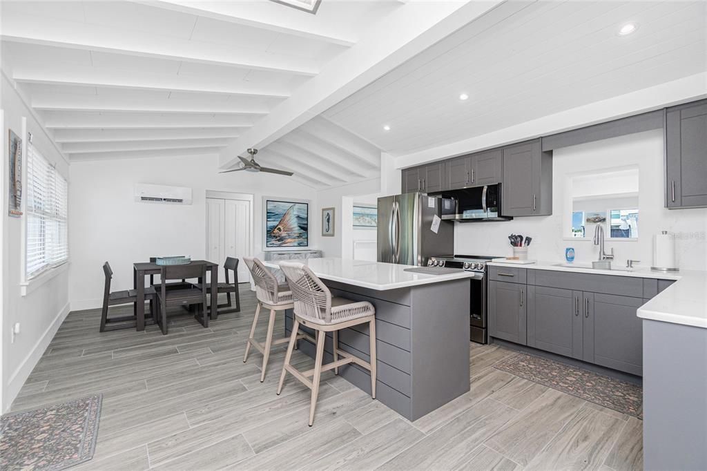 出租: $11,200 (2 贝兹, 2 浴室, 1024 平方英尺)