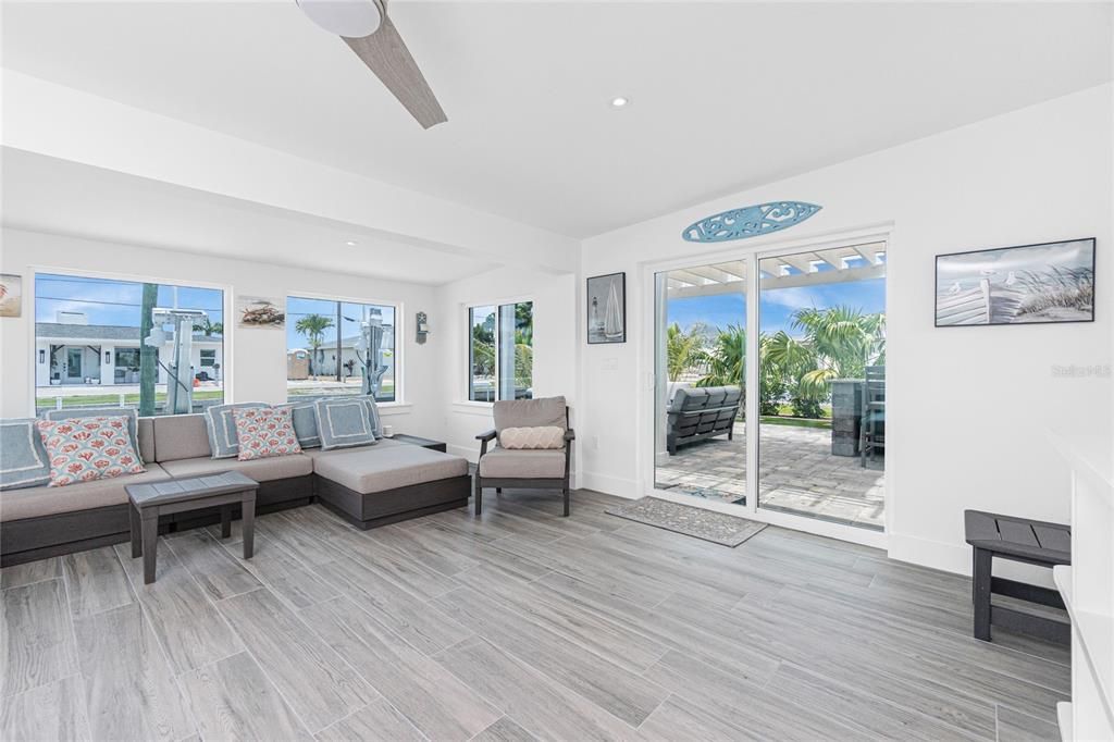 出租: $11,200 (2 贝兹, 2 浴室, 1024 平方英尺)