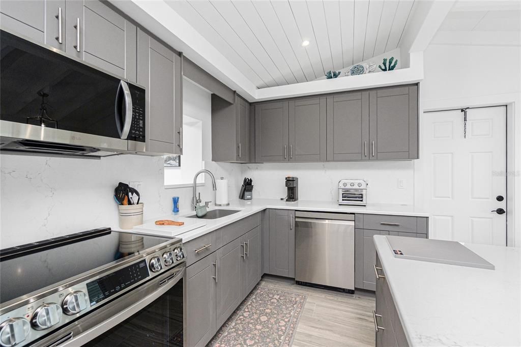 出租: $11,200 (2 贝兹, 2 浴室, 1024 平方英尺)