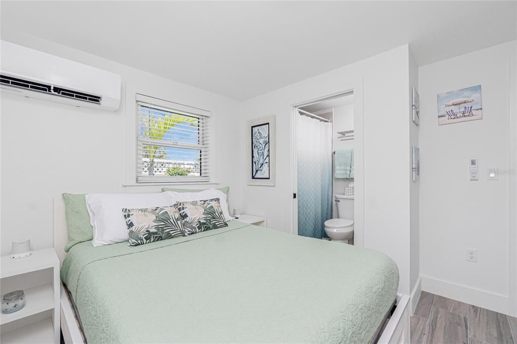 出租: $11,200 (2 贝兹, 2 浴室, 1024 平方英尺)